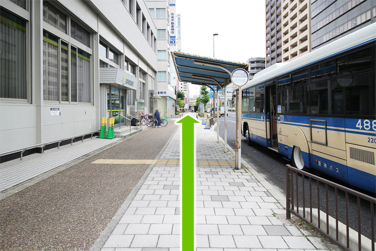 阪神尼崎駅北バス停留所降りまっすぐ進みます